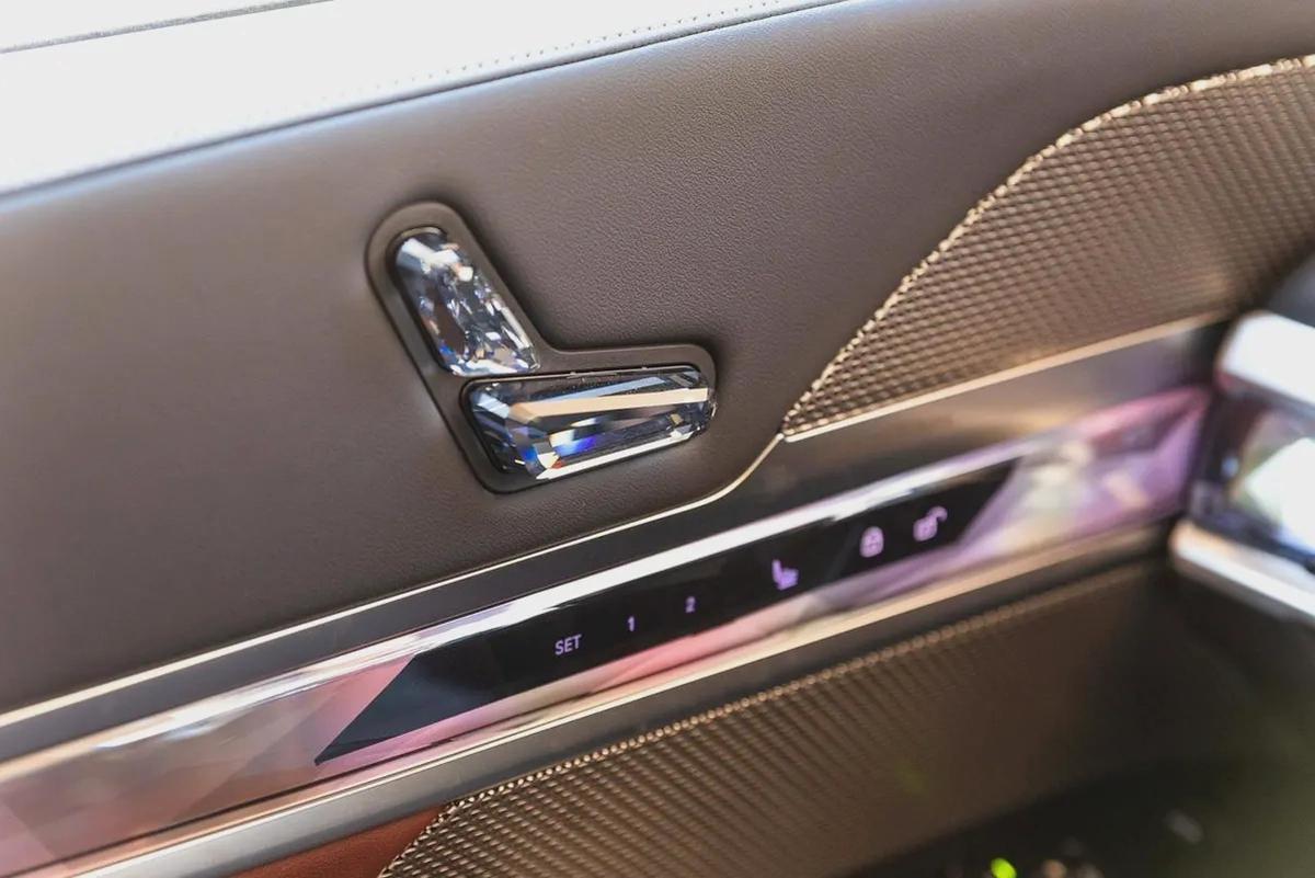 BMW 740i M Sport Individual – 2026 | GCC | Only 2,213 KM | AED 449,000-9-9