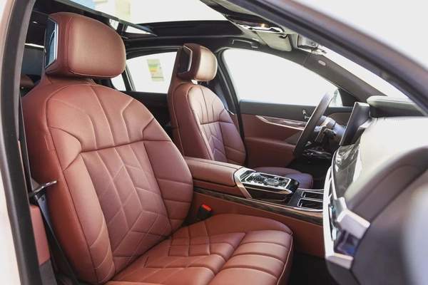 BMW 740i M Sport Individual – 2026 | GCC | Only 2,213 KM | AED 449,000