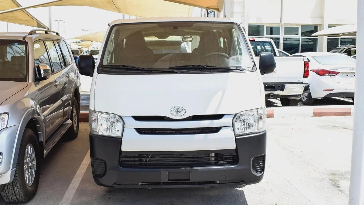 Toyota Hiace Commuter 2015 - GCC Specs - Reliable and Spacious-1-1