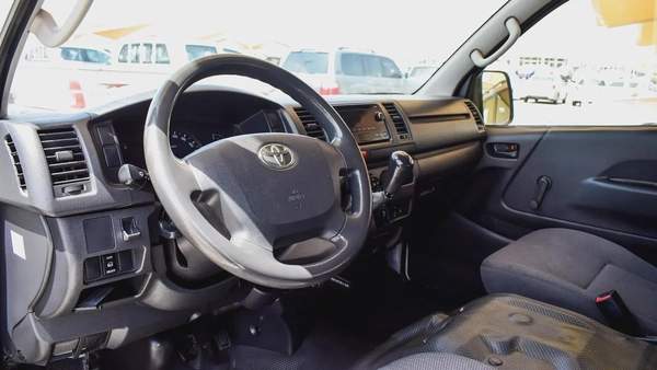 Toyota Hiace Commuter 2015 - GCC Specs - Reliable and Spacious