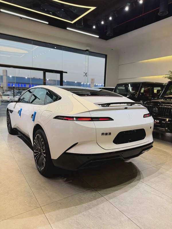 2025 AVATR 12 ULTRA hydraulic / HYBRID PLUG IN / CAMERA MIRRORS