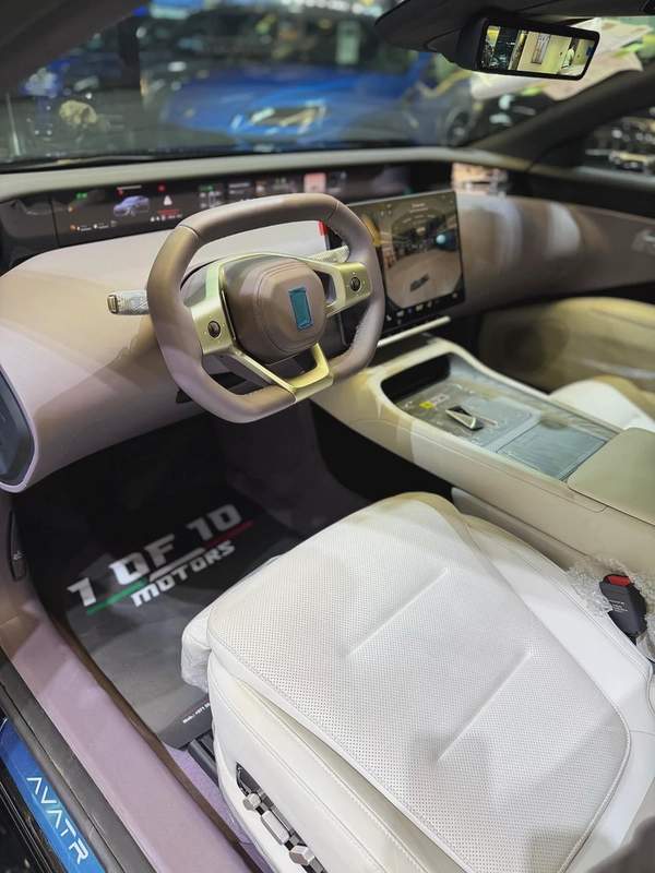 2025 AVATR 12 ULTRA hydraulic / HYBRID PLUG IN / CAMERA MIRRORS