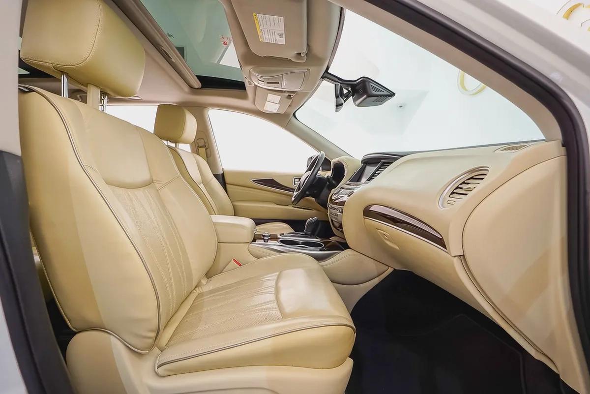 AED 931 PM | INFINITY QX60 7-SEATER 2017 | 7-SEATER | PARTIAL AGENCY HISTORY | 1 YEAR WARRANTY| GCC-13-13