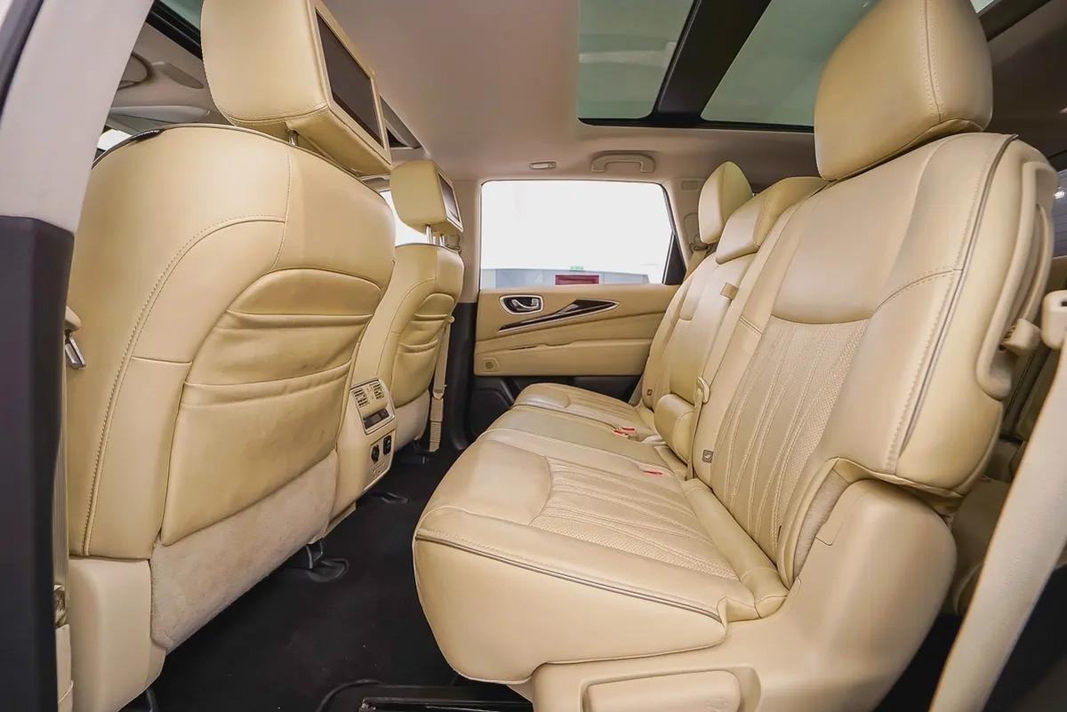 AED 931 PM | INFINITY QX60 7-SEATER 2017 | 7-SEATER | PARTIAL AGENCY HISTORY | 1 YEAR WARRANTY| GCC-19-19