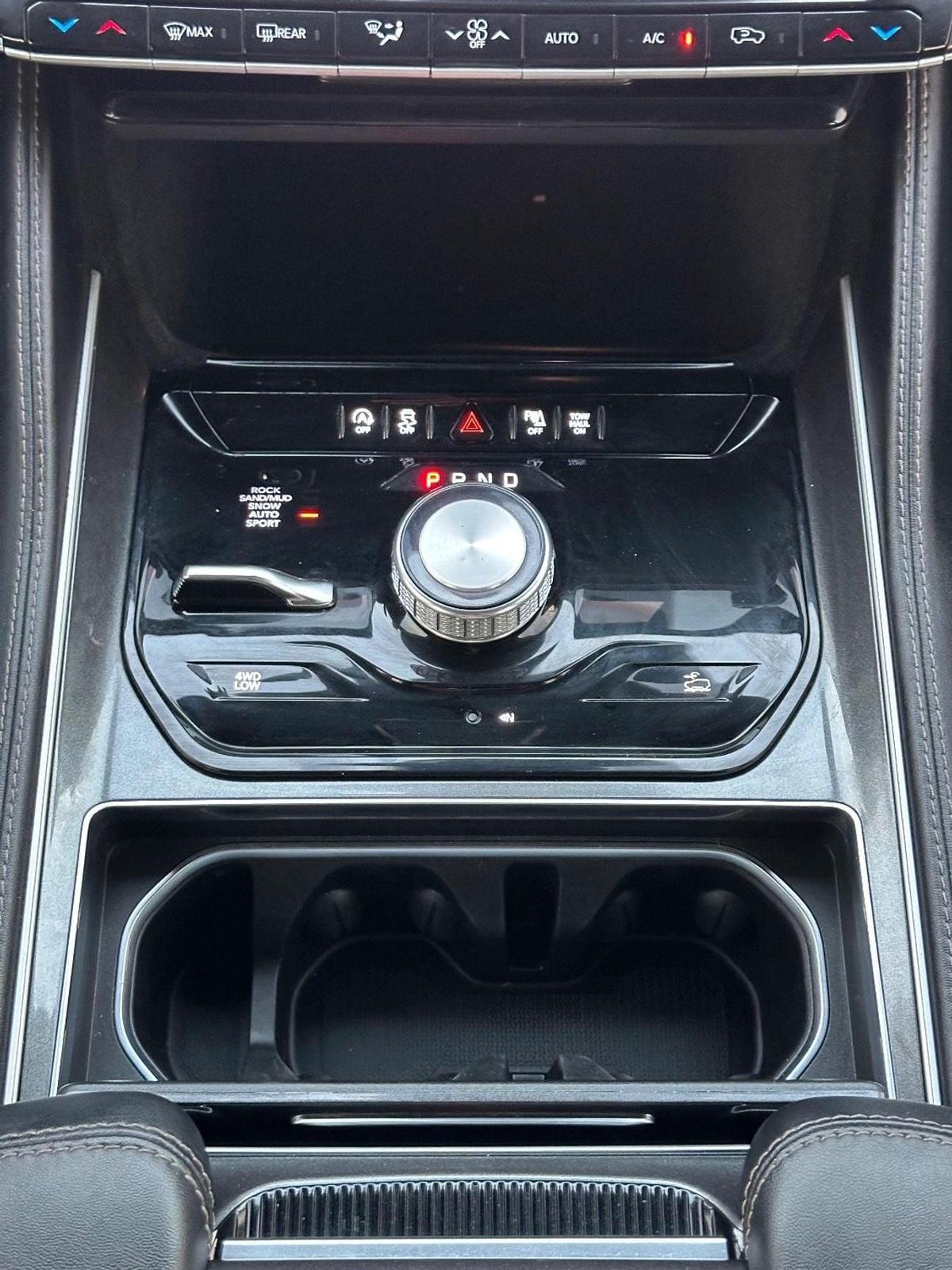 Jeep Wagoneer L Series I 2023 AWD-8-8