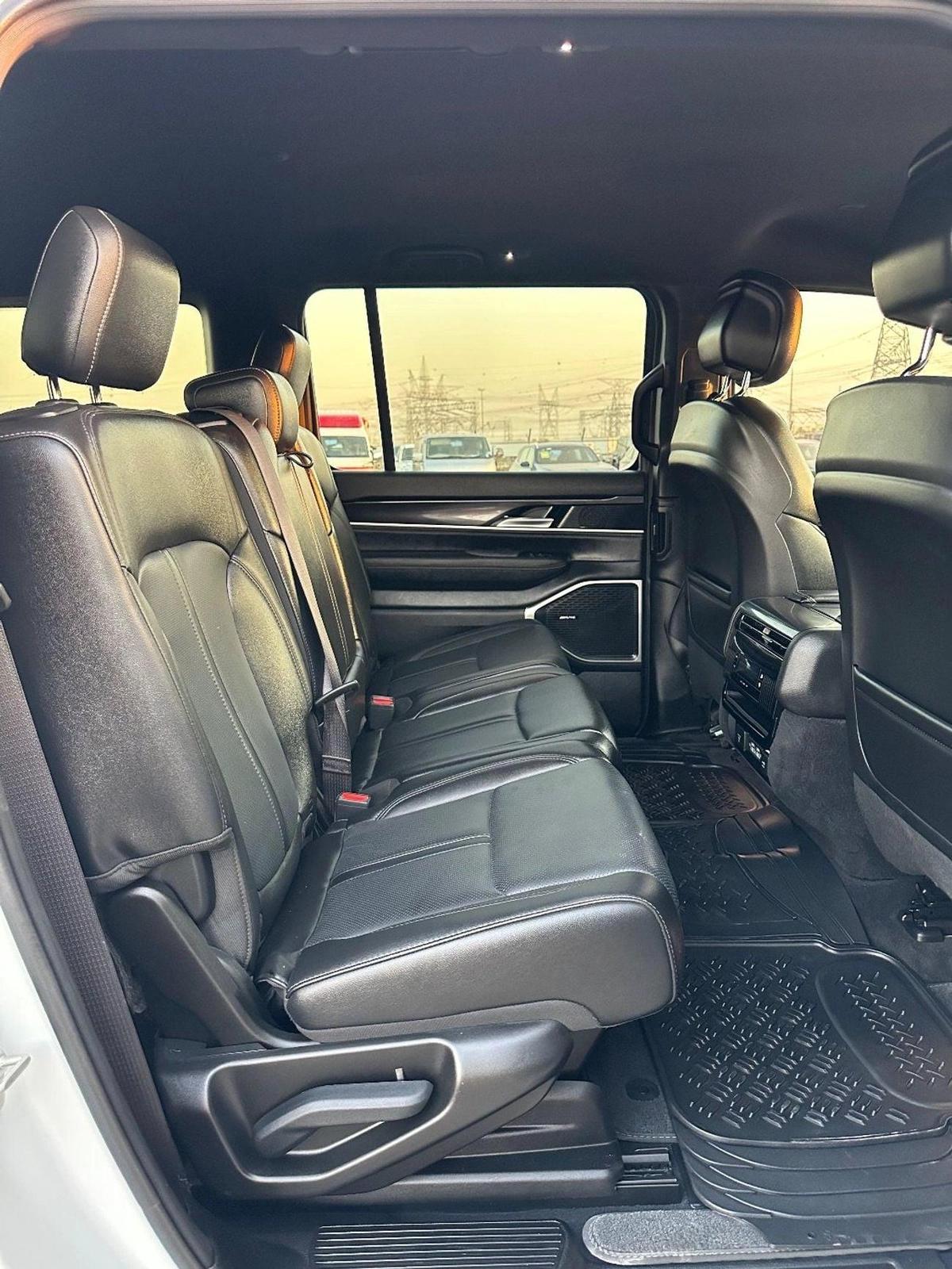 Jeep Wagoneer L Series I 2023 AWD-13-13