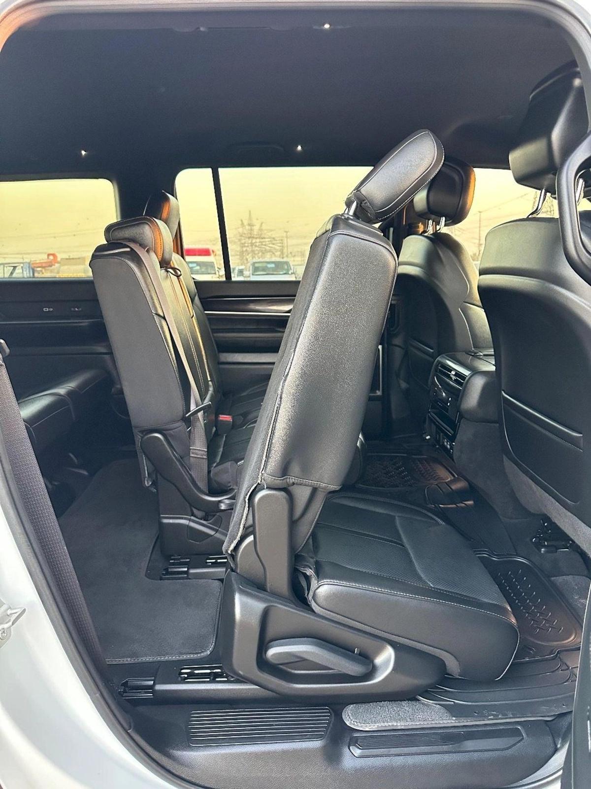 Jeep Wagoneer L Series I 2023 AWD-14-14