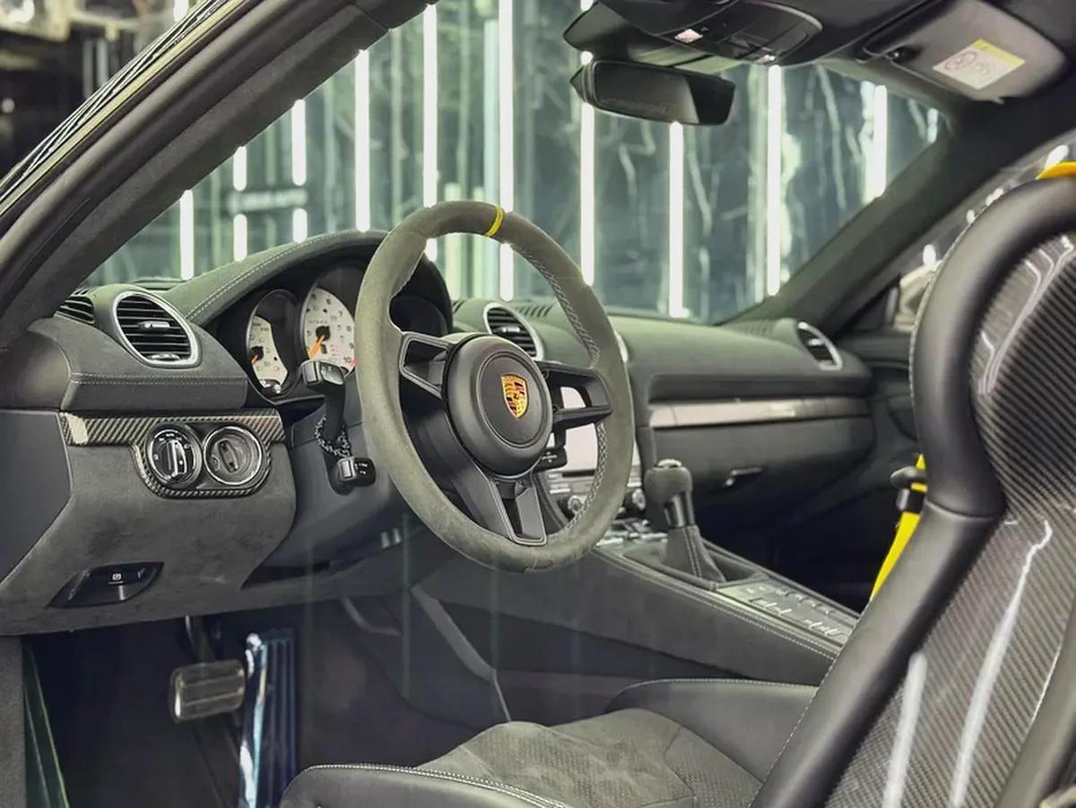 Porsche Cayman 718 GT4 2022 GCC specs for 749,000.00 AED-10-10