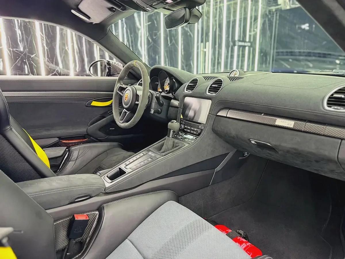 Porsche Cayman 718 GT4 2022 GCC specs for 749,000.00 AED-11-11