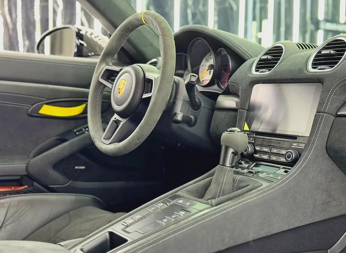 Porsche Cayman 718 GT4 2022 GCC specs for 749,000.00 AED-13-13