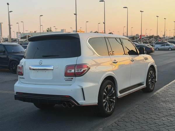 Nissan Patrol LE Platinum 2011 - GCC Specs