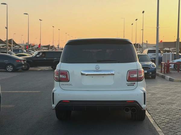Nissan Patrol LE Platinum 2011 - GCC Specs