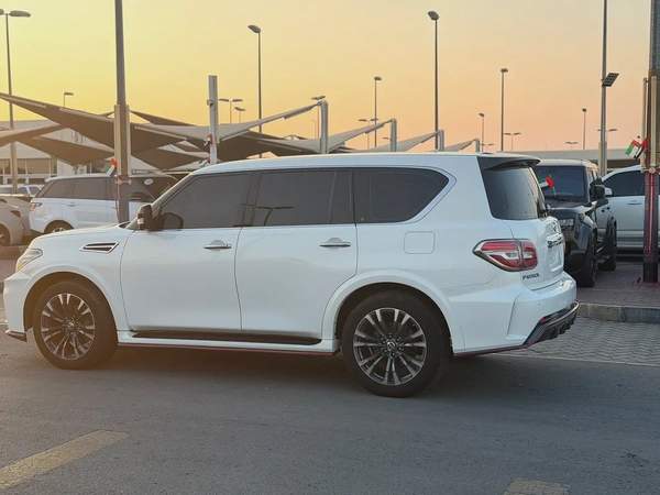 Nissan Patrol LE Platinum 2011 - GCC Specs