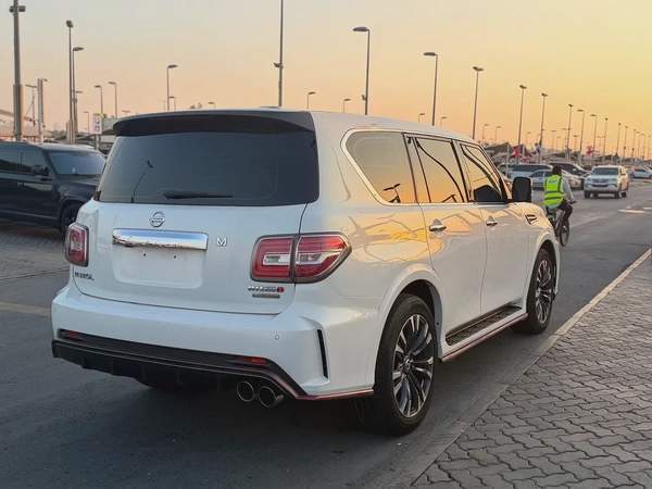 Nissan Patrol LE Platinum 2011 - GCC Specs