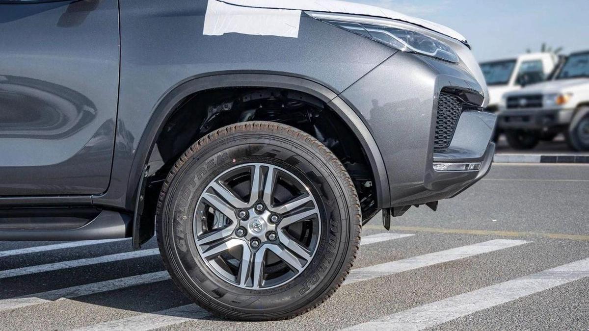 Toyota Fortuner Toyota Fortuner 2.7L Petrol 2024-5-5