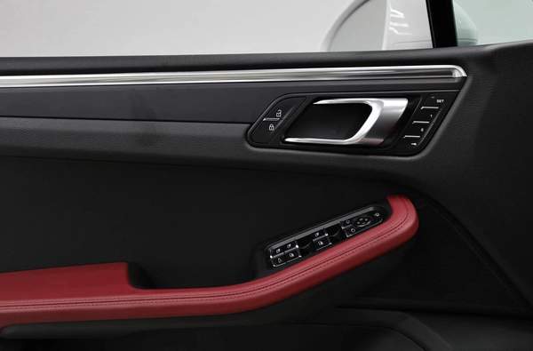 Accident Free | 2,900 AED Monthly Installment | Free Insurance + Registration | B02302