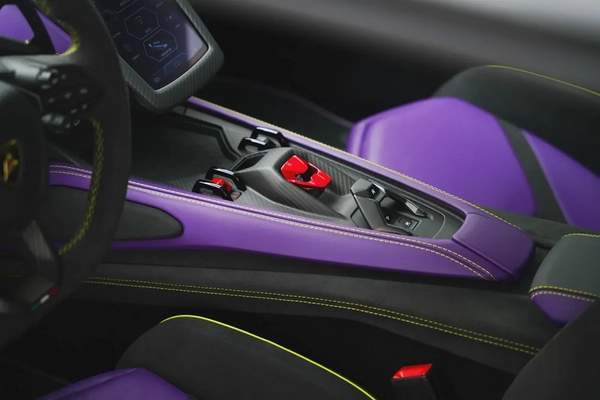 2024 LAMBORGHINI REVUELTO