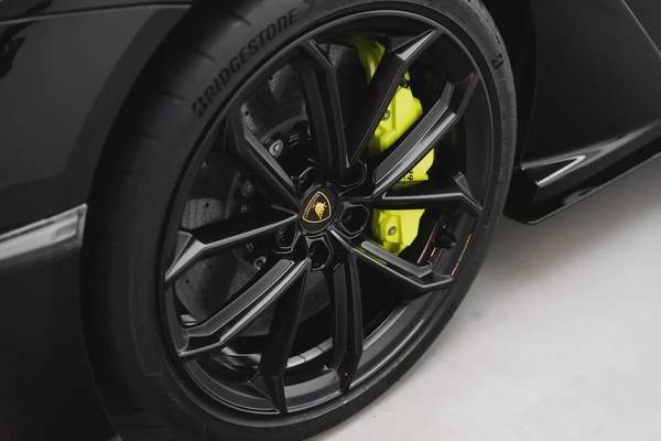 2024 LAMBORGHINI REVUELTO