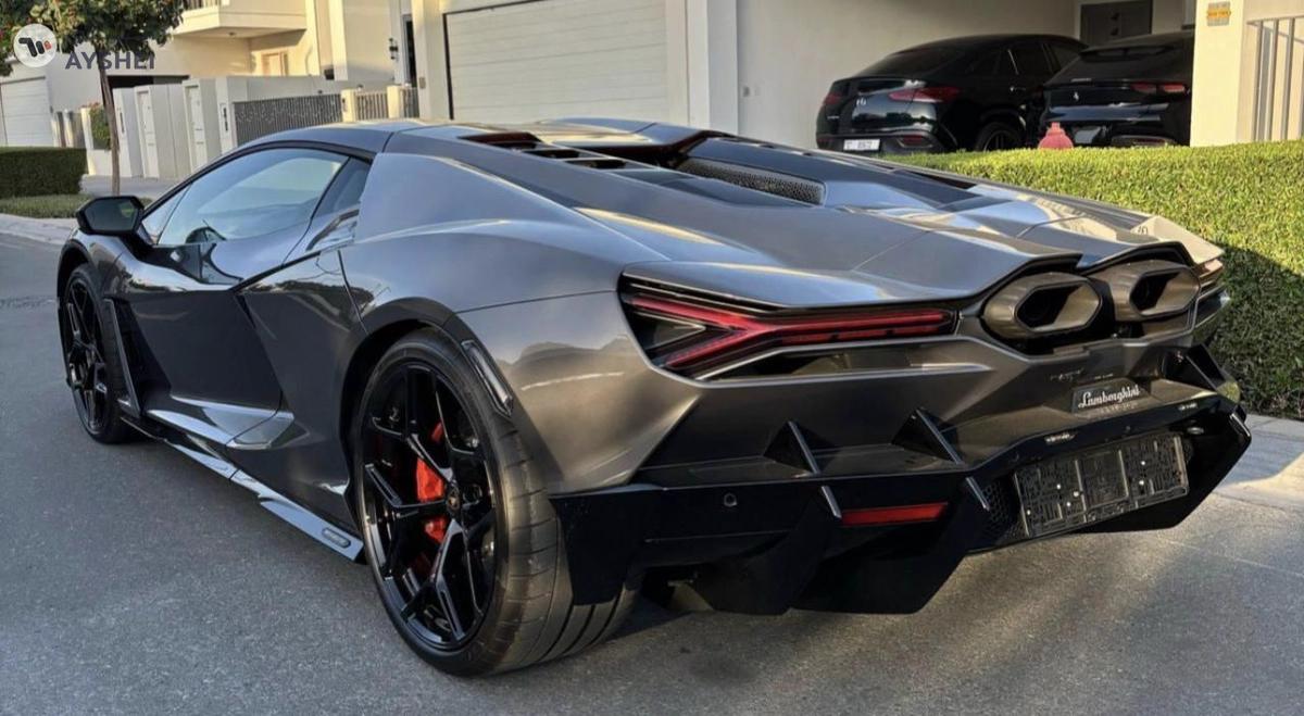 2024 Lamborghini Revuelto-0-0