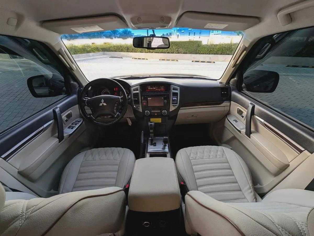 MITSUBISHI PAJERO 2017 GLS MID OPTION GCC IN EXCELLENT CONDITION-2-2