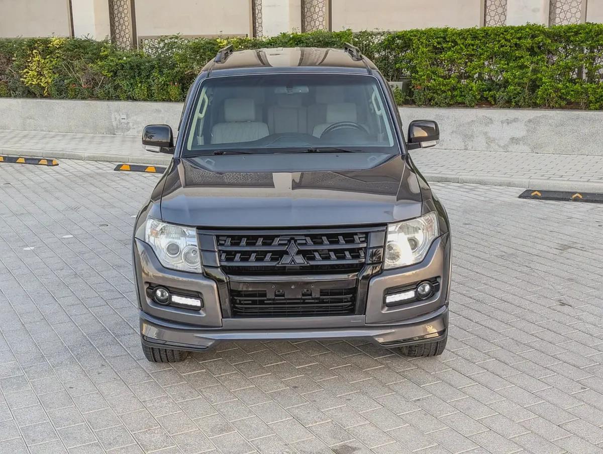 MITSUBISHI PAJERO 2017 GLS MID OPTION GCC IN EXCELLENT CONDITION-17-17