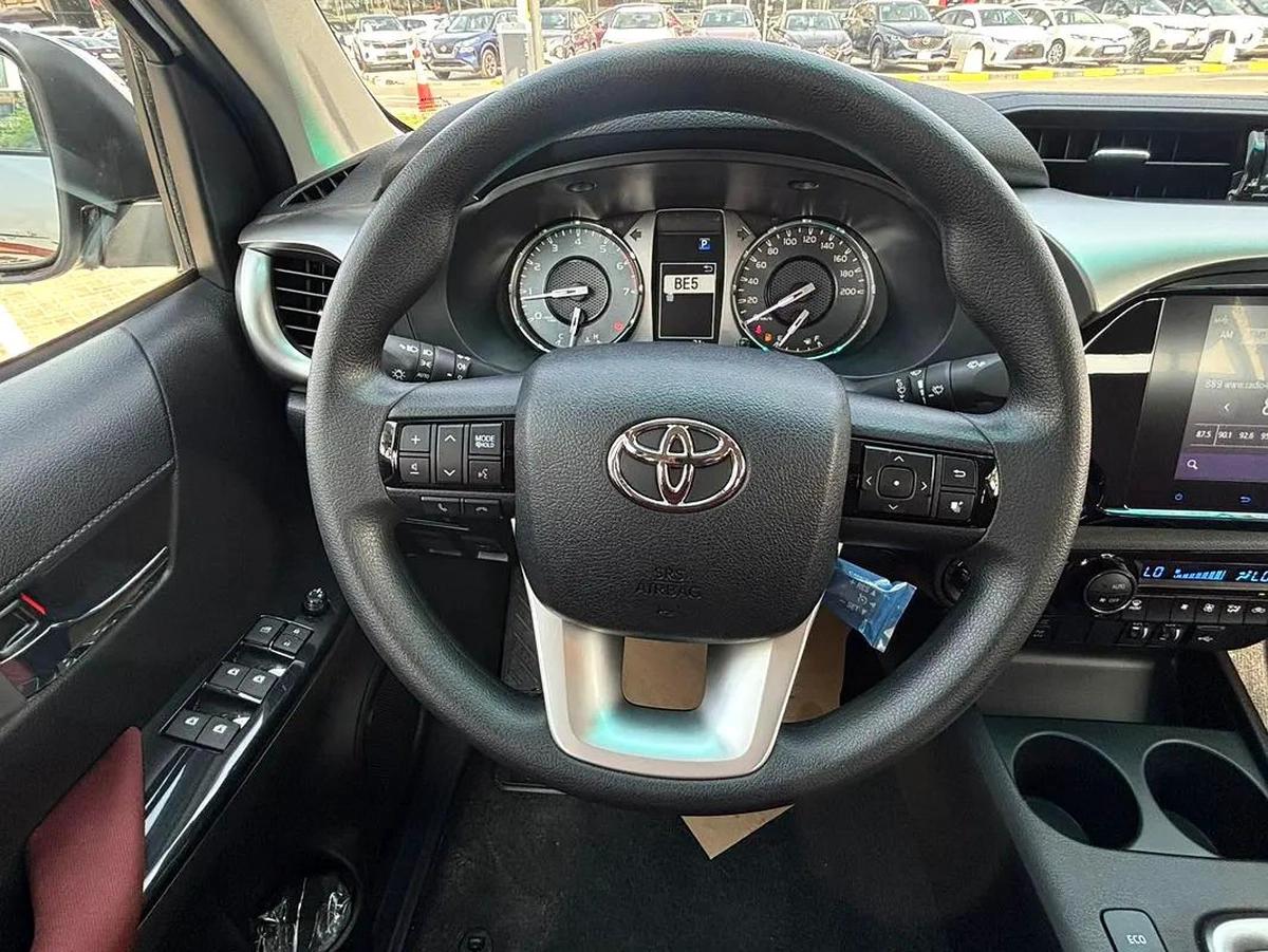 TOYOTA HILUX 2.7 PETROL 4X4 SR5 SAUDI SPECS MODEL 2026-4-4