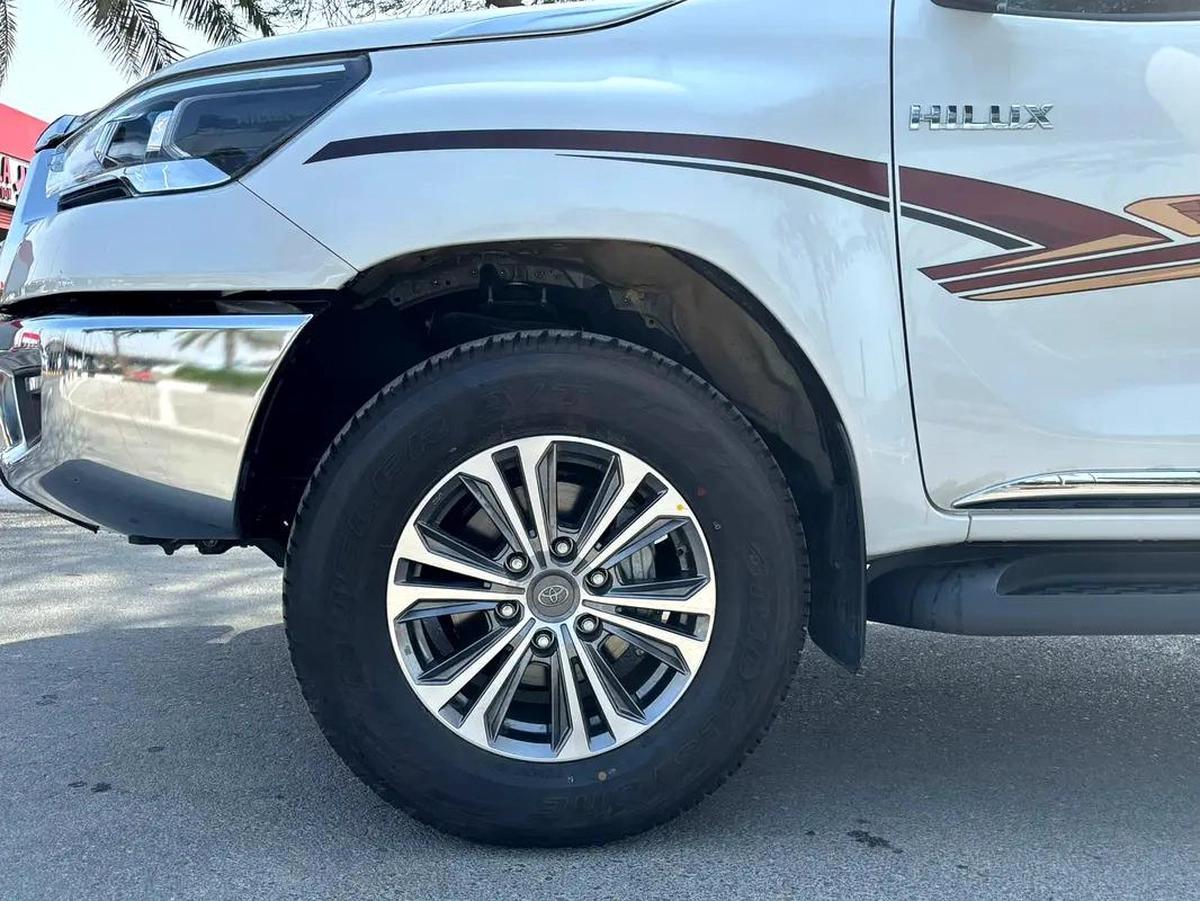 TOYOTA HILUX 2.7 PETROL 4X4 SR5 SAUDI SPECS MODEL 2026-3-3