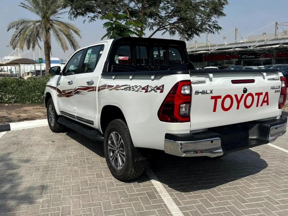 TOYOTA HILUX 2.7 PETROL 4X4 SR5 SAUDI SPECS MODEL 2026-8-8