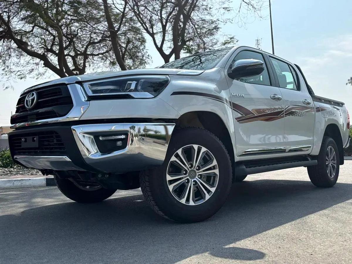 TOYOTA HILUX 2.7 PETROL 4X4 SR5 SAUDI SPECS MODEL 2026-2-2