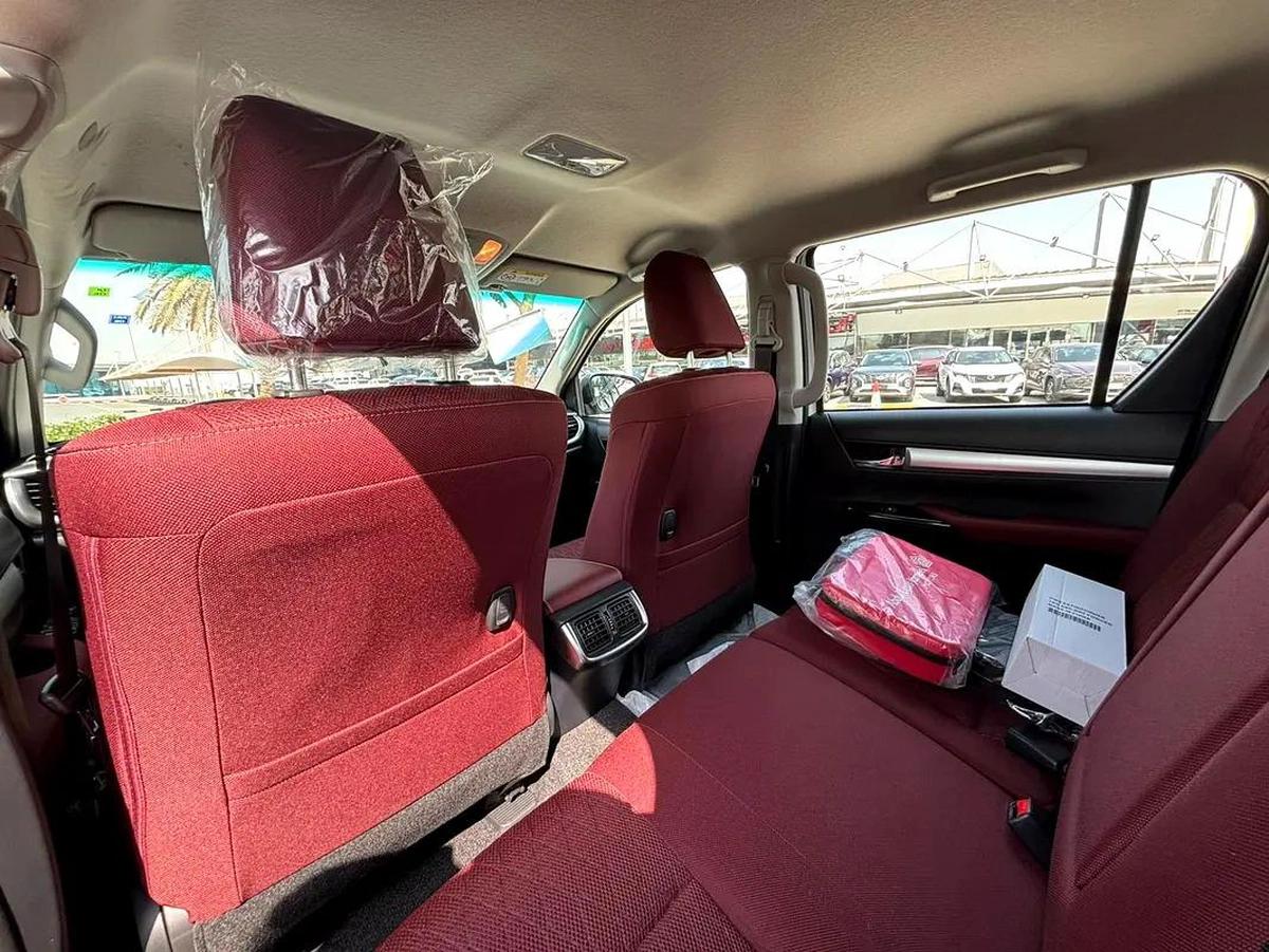 TOYOTA HILUX 2.7 PETROL 4X4 SR5 SAUDI SPECS MODEL 2026-13-13