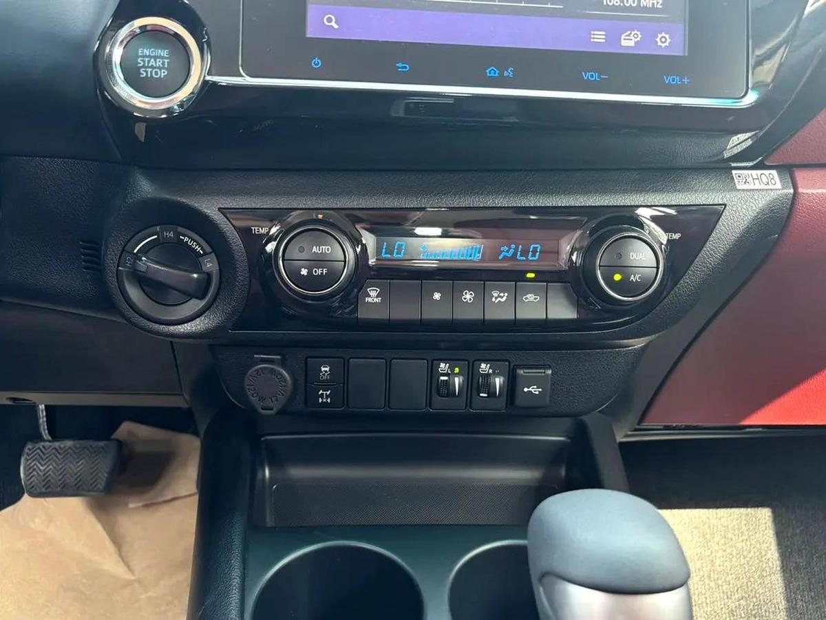 TOYOTA HILUX 2.7 PETROL 4X4 SR5 SAUDI SPECS MODEL 2026-10-10