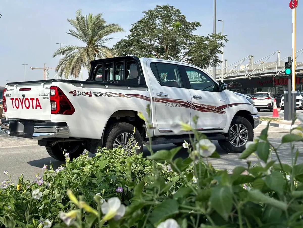 TOYOTA HILUX 2.7 PETROL 4X4 SR5 SAUDI SPECS MODEL 2026-7-7