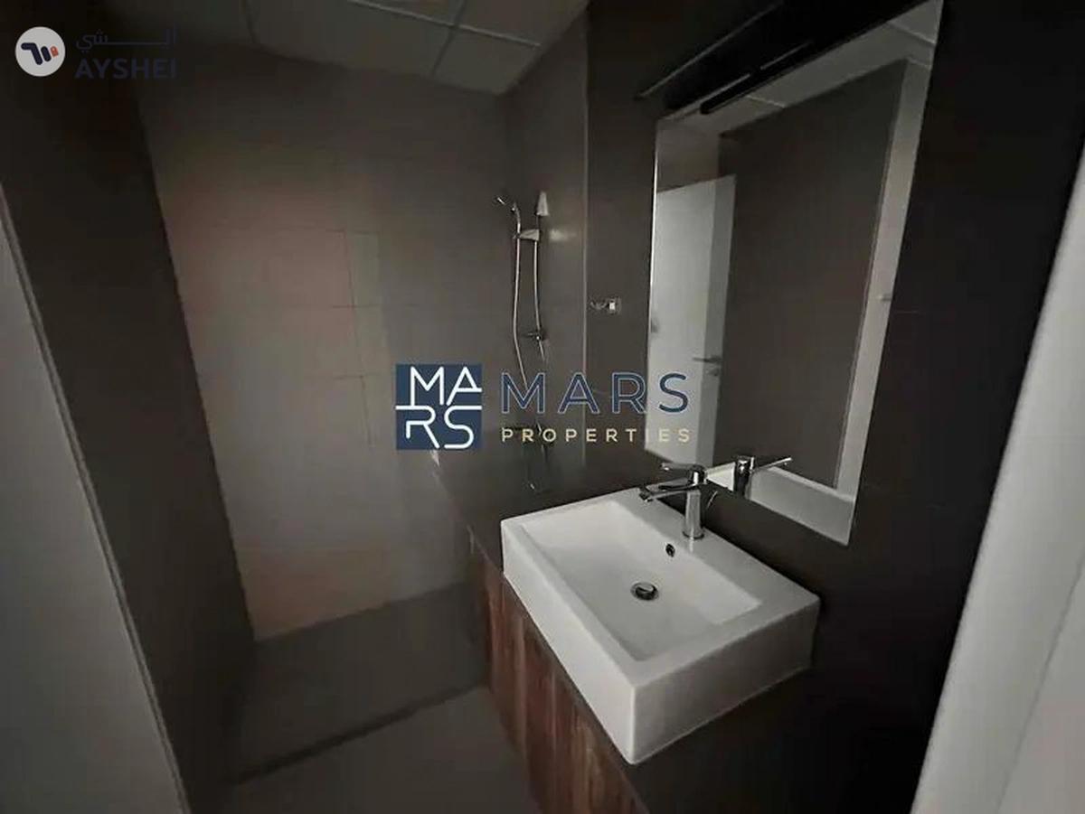 Elegant One-Bedroom Apartment with Stunning Views, No Balcony: Modern Design, Prime Location-9-9