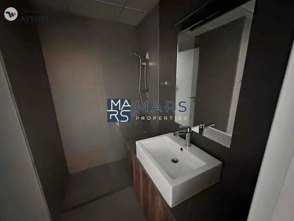 Elegant One-Bedroom Apartment with Stunning Views, No Balcony: Modern Design, Prime Location