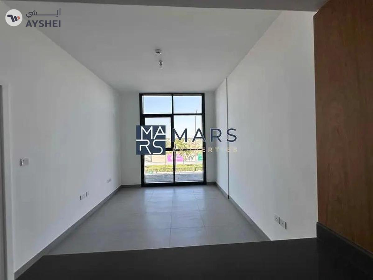 Elegant One-Bedroom Apartment with Stunning Views, No Balcony: Modern Design, Prime Location-10-10