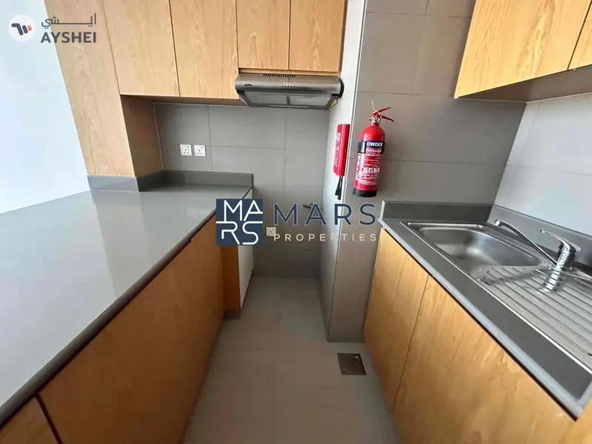 Elegant One-Bedroom Apartment with Stunning Views, No Balcony: Modern Design, Prime Location-13-13