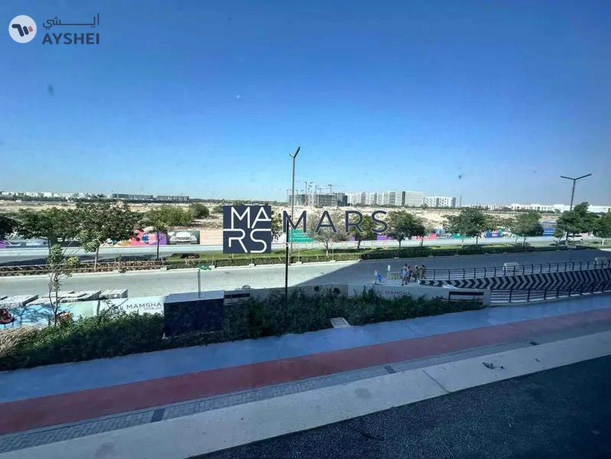 Elegant One-Bedroom Apartment with Stunning Views, No Balcony: Modern Design, Prime Location-1-1