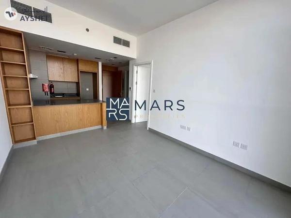Elegant One-Bedroom Apartment with Stunning Views, No Balcony: Modern Design, Prime Location