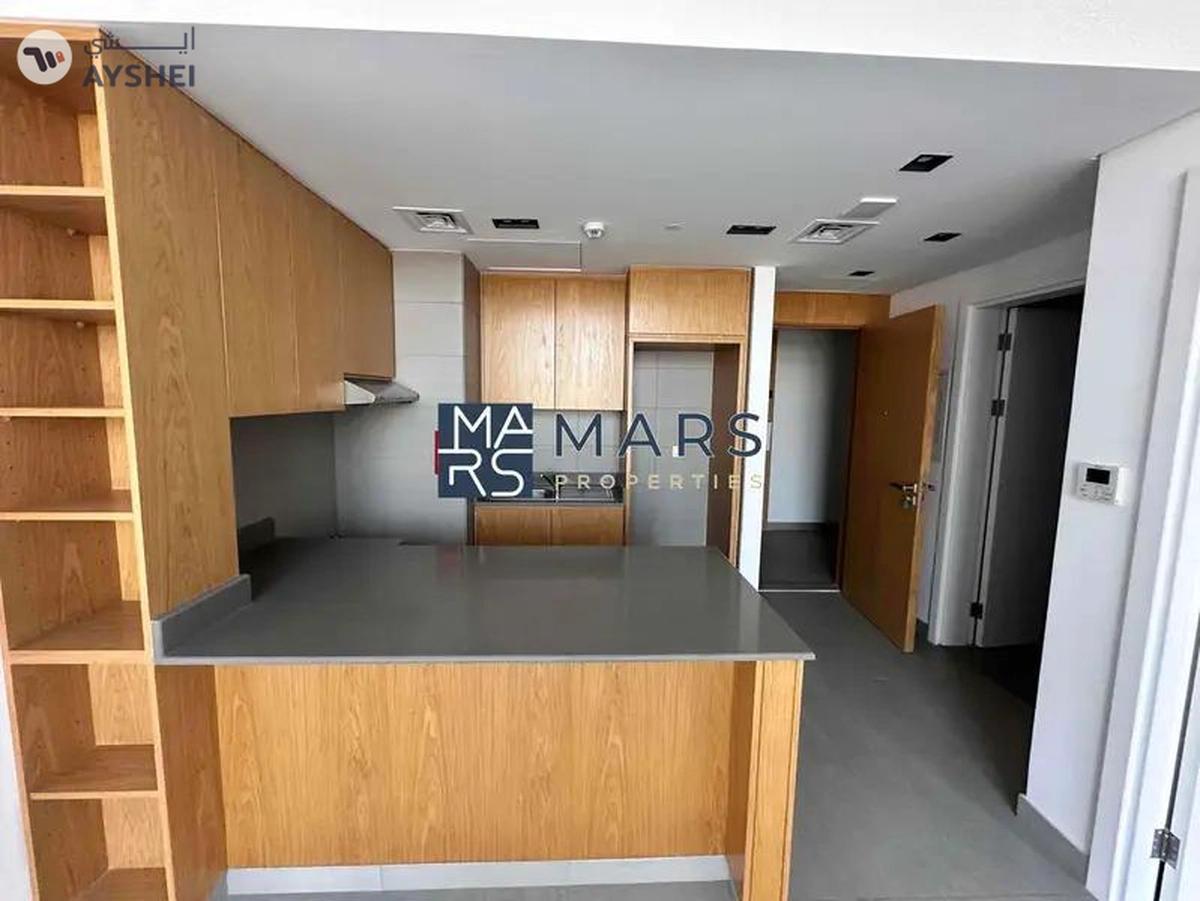 Elegant One-Bedroom Apartment with Stunning Views, No Balcony: Modern Design, Prime Location-7-7