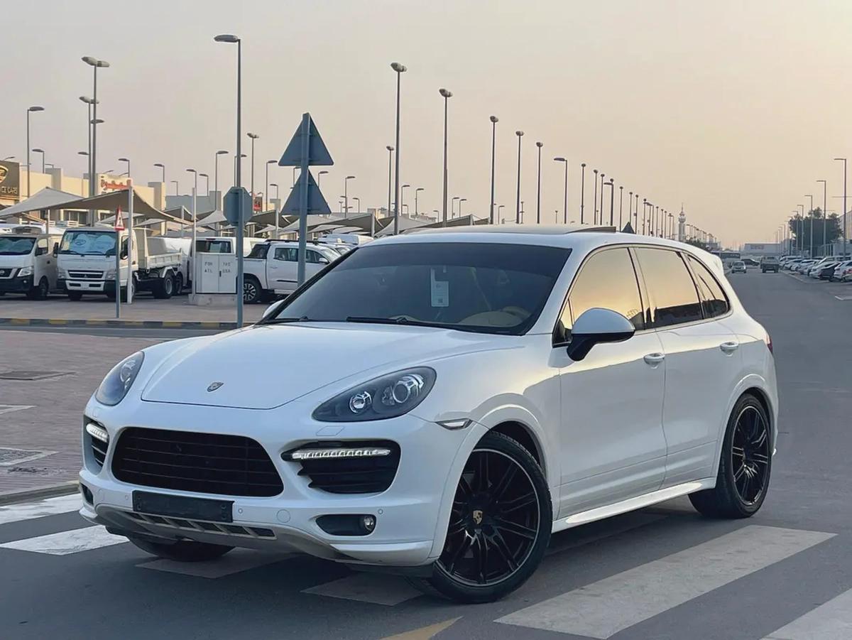 Porsche cayenne GTS GCC accident free excellent condition-2-2