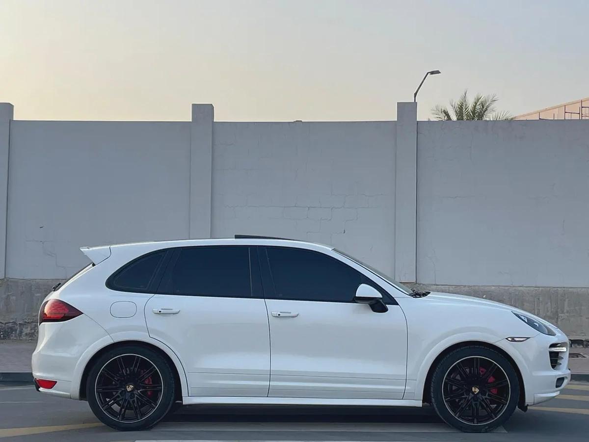Porsche cayenne GTS GCC accident free excellent condition-5-5