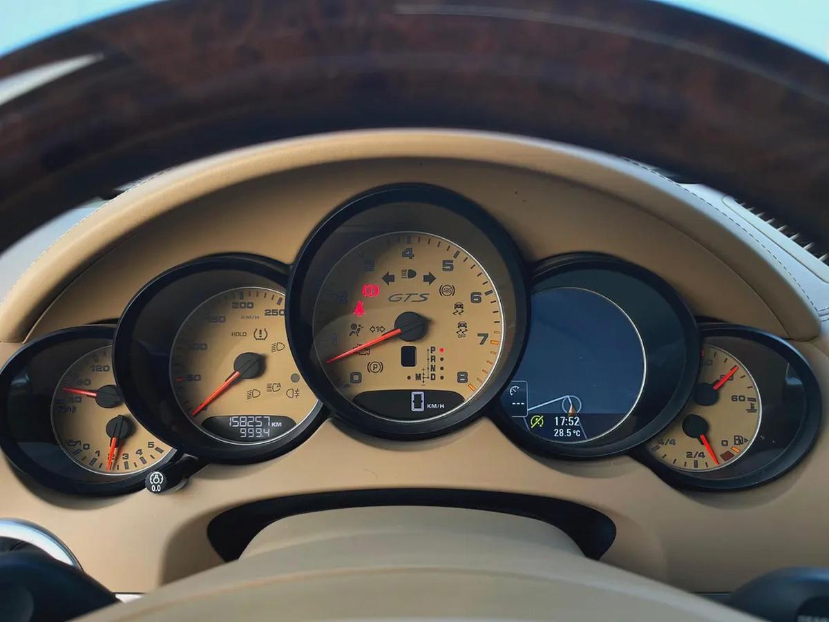 Porsche cayenne GTS GCC accident free excellent condition-6-6