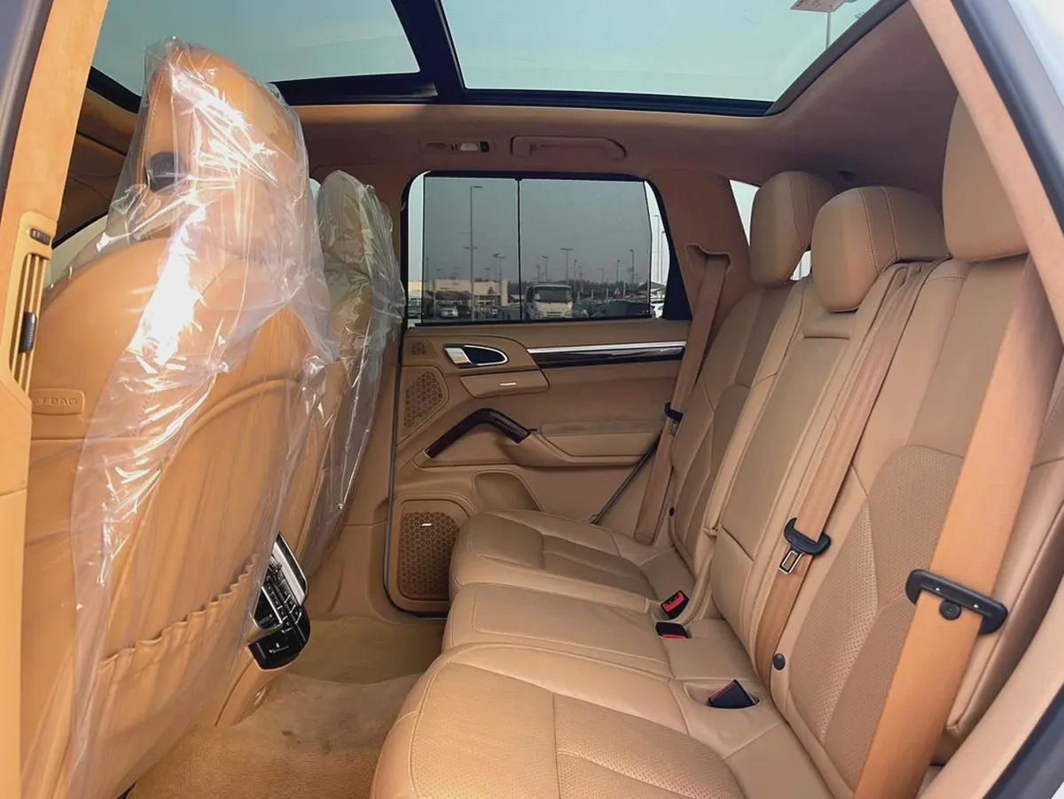 Porsche cayenne GTS GCC accident free excellent condition-9-9