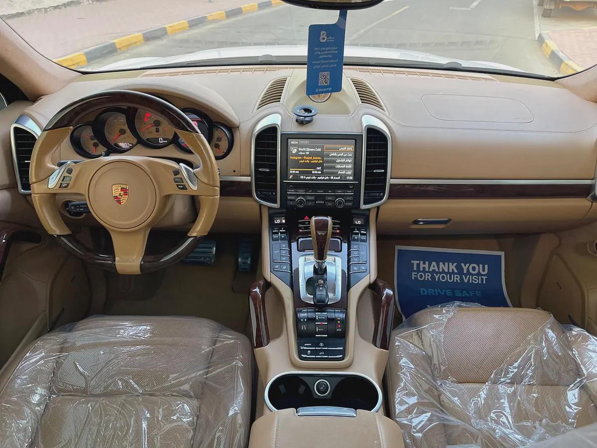 Porsche cayenne GTS GCC accident free excellent condition-10-10