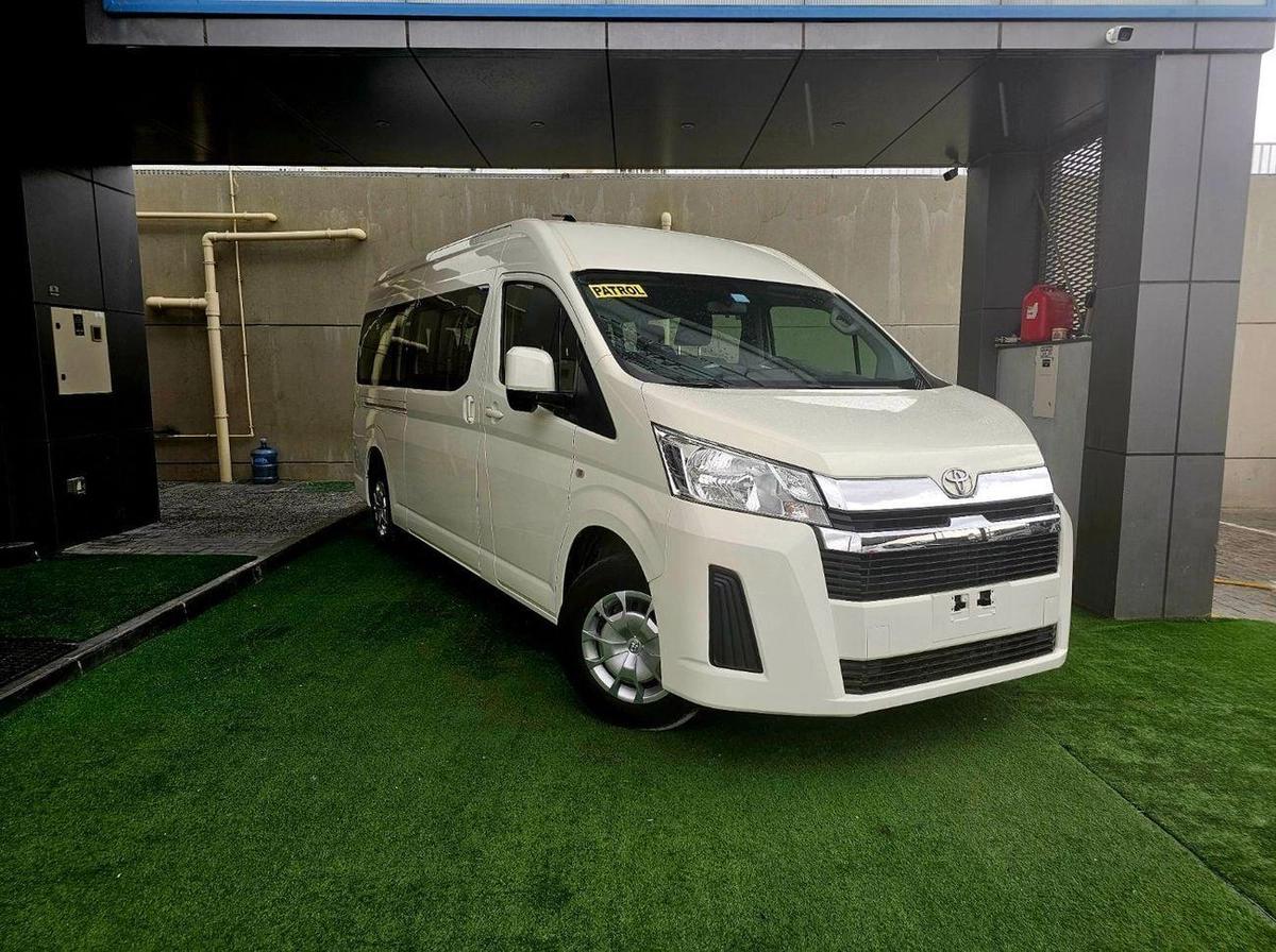 Toyota Hiace GL PASSENGER/ PATROL MANUAL/ 3.5 V6/ LOW MILEAGE-2-2