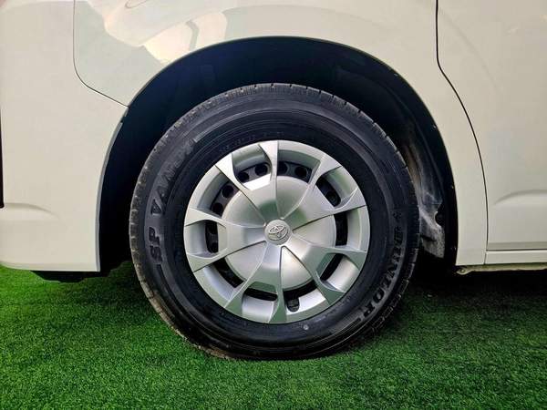 Toyota Hiace GL PASSENGER/ PATROL MANUAL/ 3.5 V6/ LOW MILEAGE