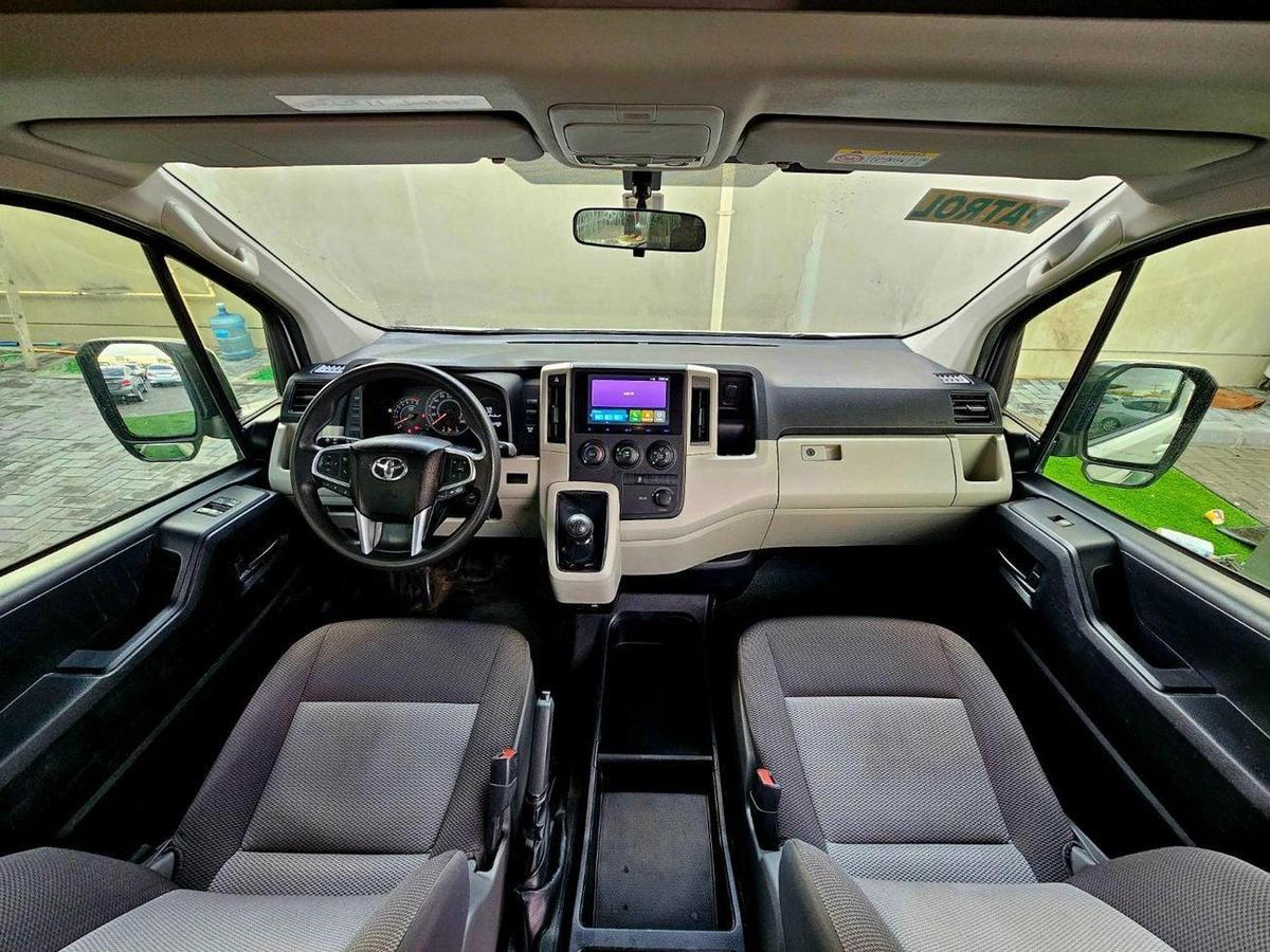 Toyota Hiace GL PASSENGER/ PATROL MANUAL/ 3.5 V6/ LOW MILEAGE-10-10