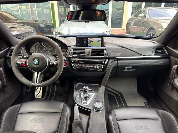 BMW M4 Cs Coupe 2020 perfect condition Full option Full carbon fiber
