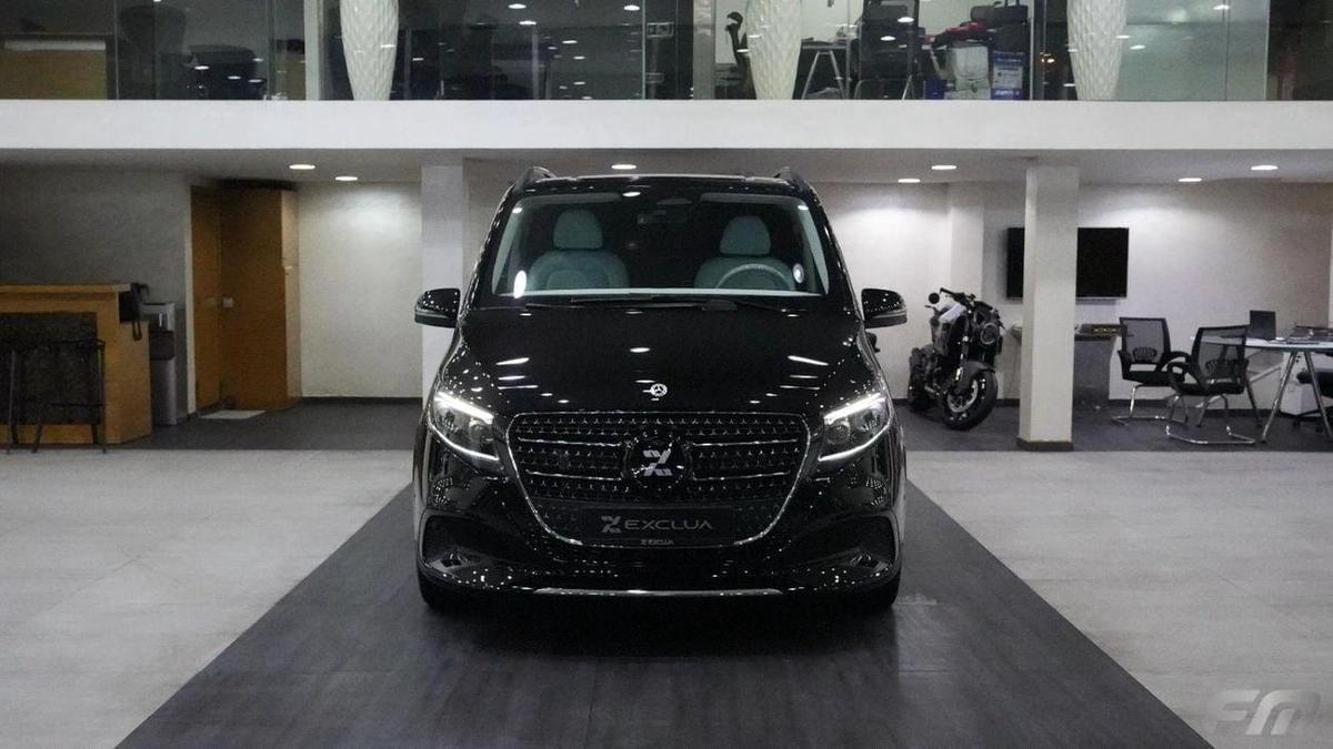Mercedes-Benz V 300 VIP BUSINESS VAN – FULL LUXURY OPTION | BRAND NEW | GCC | 2025-2-2