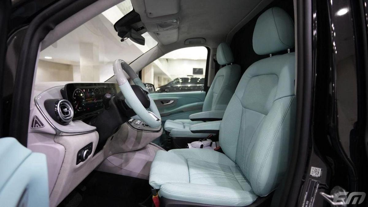 Mercedes-Benz V 300 VIP BUSINESS VAN – FULL LUXURY OPTION | BRAND NEW | GCC | 2025-3-3